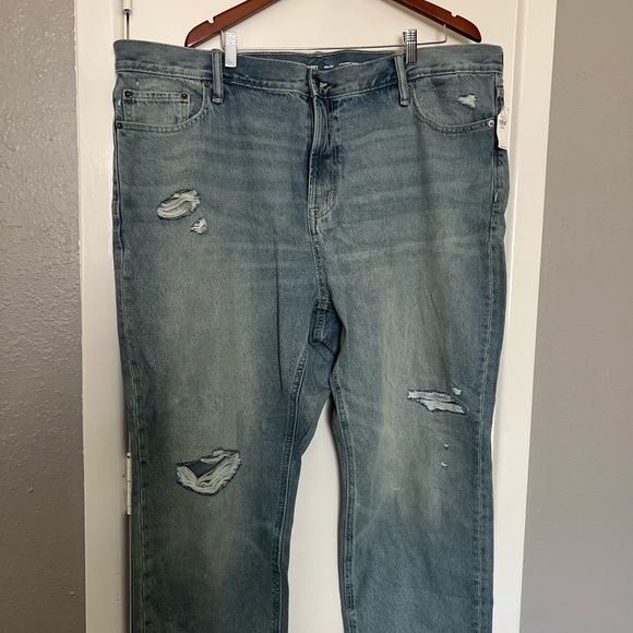 NWT Old Navy Distressed Jeans - Picture 3 of 6